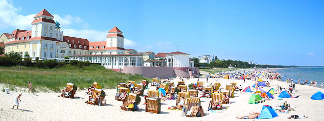 Strand und Kurensemble an der Seebr�cke vom Ostseebad Binz